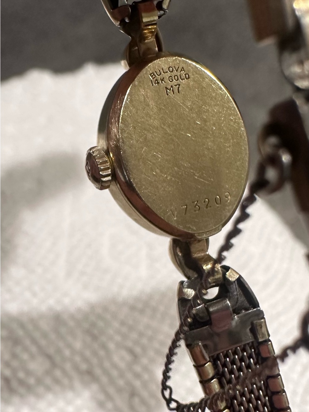 Vintage 1967 14K Gold Bulova Women’s Gold Teardrop Bracelet Watch - Picture 3 of 3